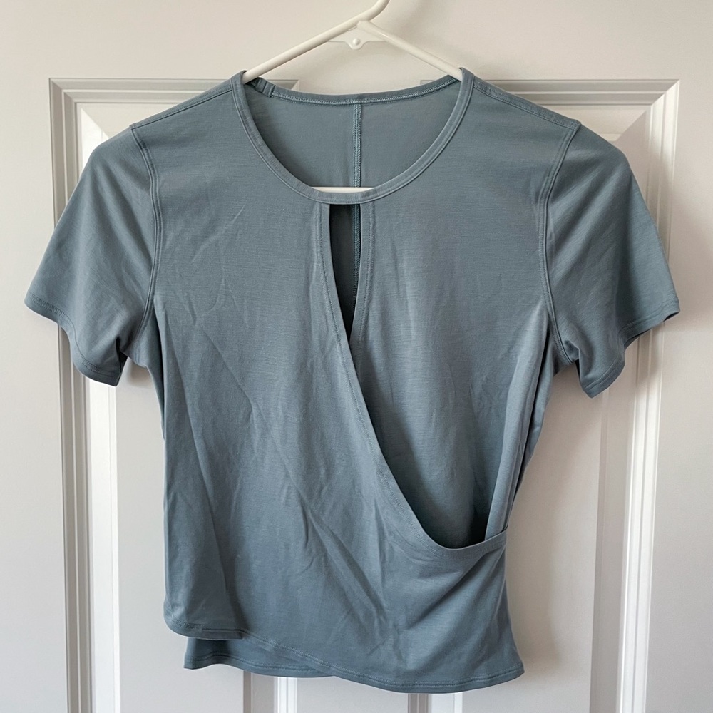 lululemon athletica Women's Blue Cast Short Sleeve Wrap Tee